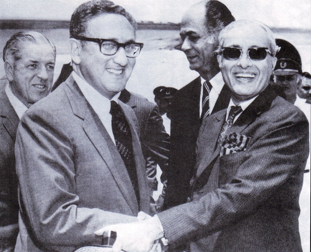 Ambassador_Hilaly_receiving_US_Secretary_of_State_Henry_Kissinger_in_Rawalpindi_on_8_July_1971